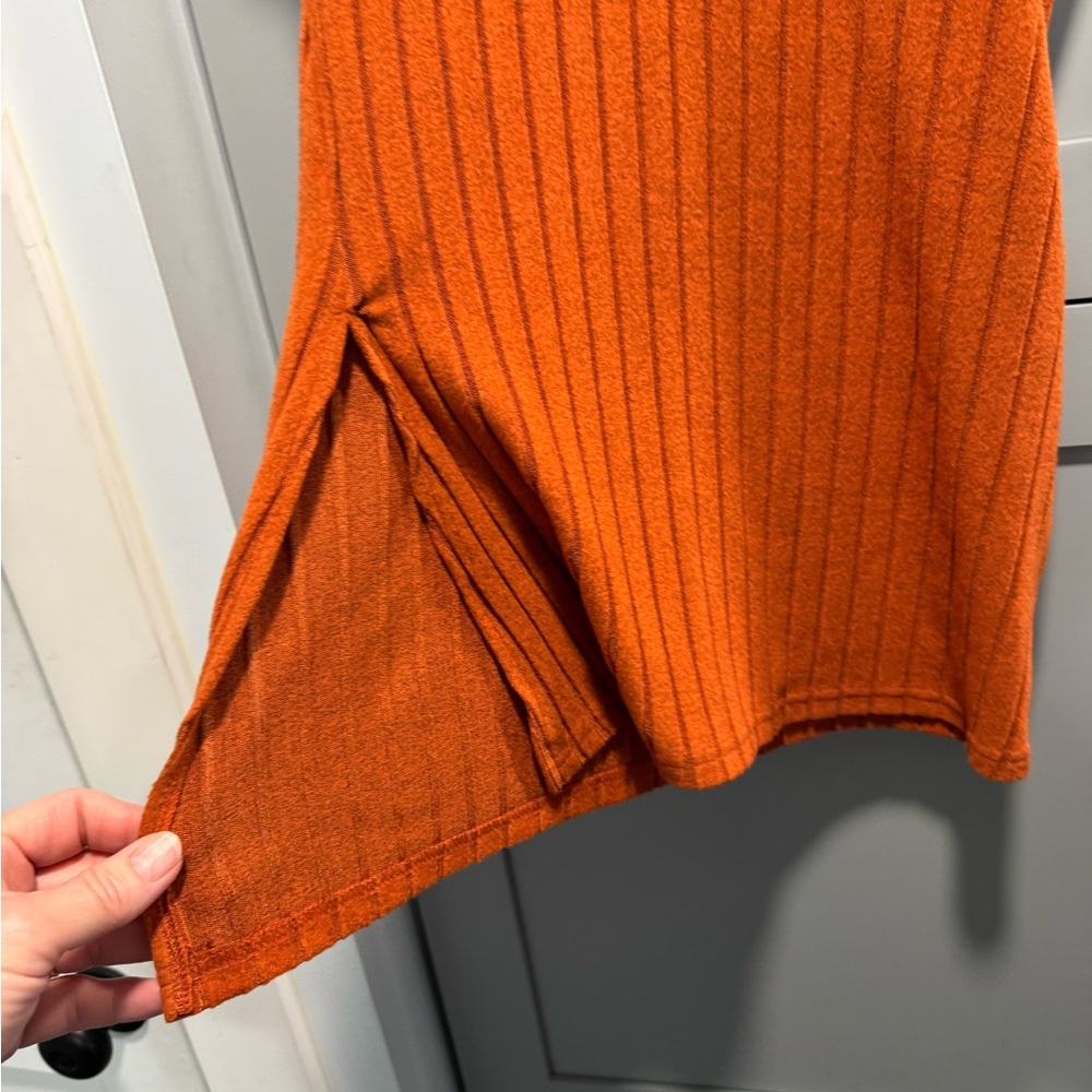 V-Neck Ribbed Women's Top - Picture 3 of 4